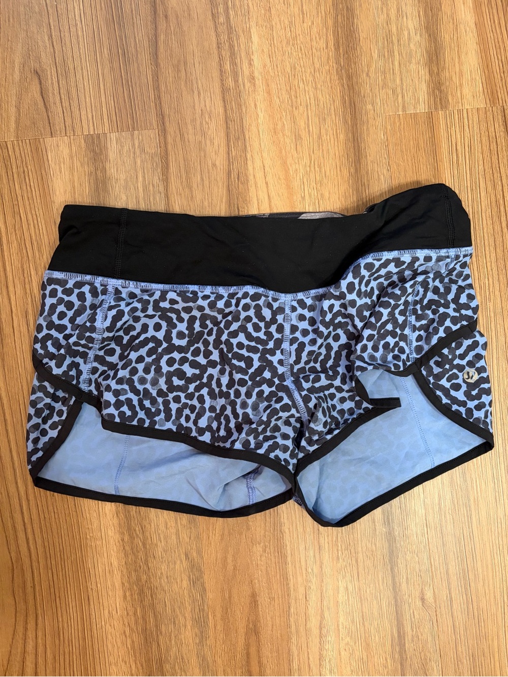 Lululemon Athletica Shorts Lot of 5 (Black, Yellow, Blue, Pattern) Size 6 - Picture 2 of 9